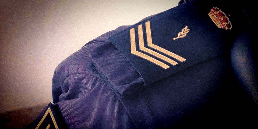 Divisas Policía Nacional: Rangos, Categorías y Escalafón Completo 2025